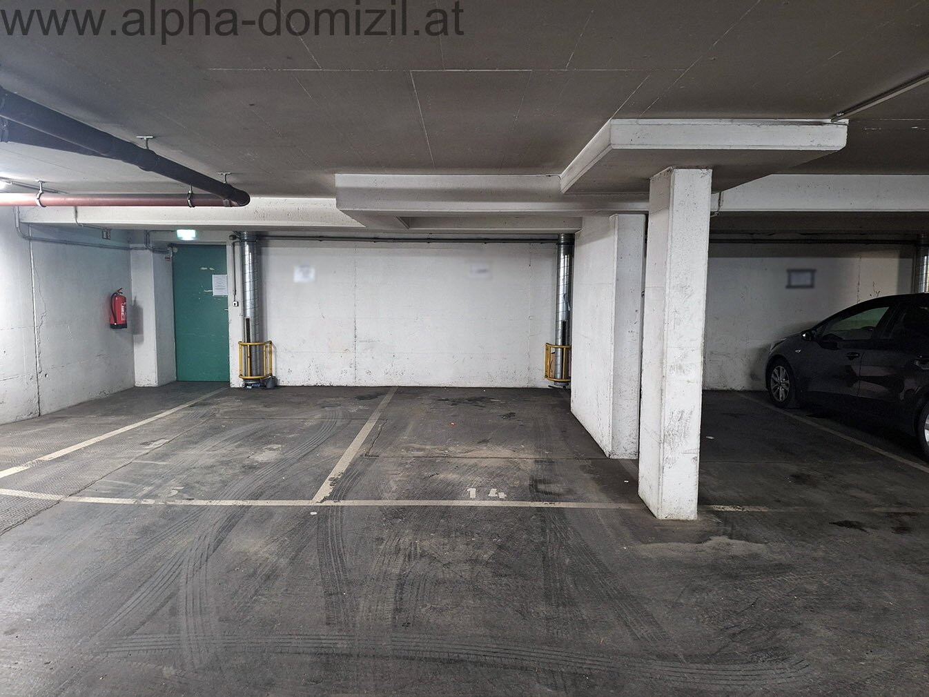 Garageneinfahrt 2,10 m Höhe, Stellplatz 14 Garageneinfahrt 2,10 m Höhe, Stellplatz 14